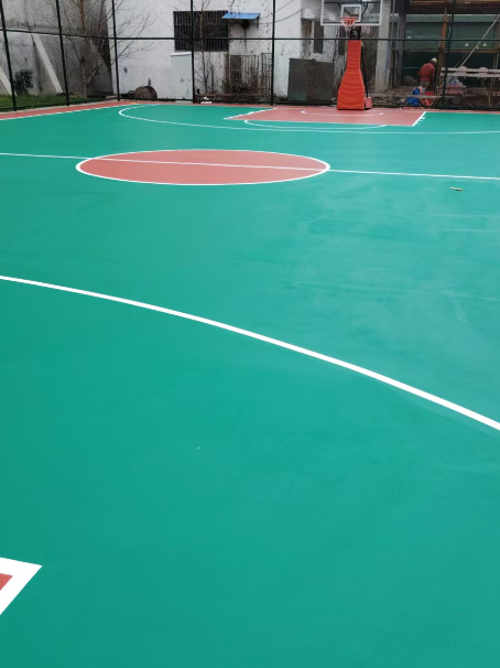 松原 球场长期使用易出现地面开裂
